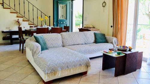 Trizonia View Beach House - Glyfada Village by MPS in 네아 트리조니아