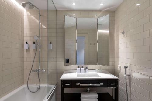 room detail thumbnail 2