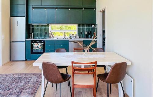 Kitchen, Nice Home In Astenas With Wifi in Brunskog