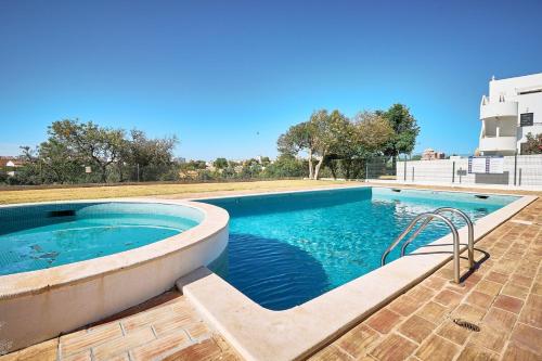 Apartment Carla mit privaten Garten in Silves