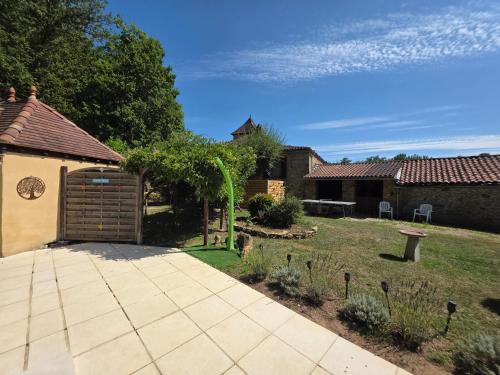 Градина, Gîtes Le Carpe Diem, Cottage Le Petit Pattaris (Gites Le Carpe Diem, Cottage Le Petit Pattaris) in Frayssinet-le-Gélat
