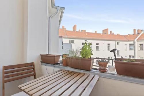 Bright, newly renovated 2-bed Neukölln Altbau flat with Balcony, Berlino (foto 5)