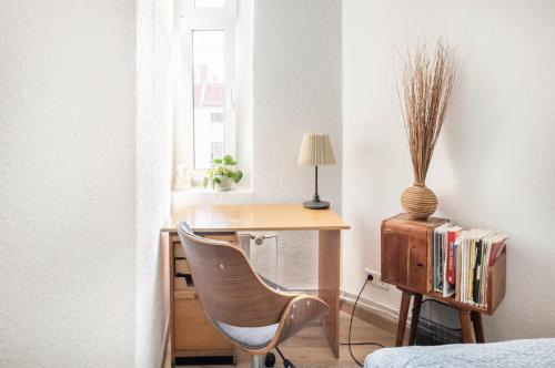 Bright, newly renovated 2-bed Neukölln Altbau flat with Balcony, Berlino (foto 9)