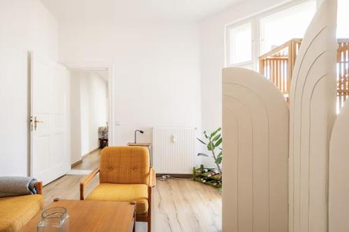 Bright, newly renovated 2-bed Neukölln Altbau flat with Balcony, Berlino (foto 10)