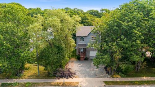 . Bright & Cozy Cottage in the Heart of Dartmouth