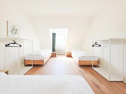 Tolstov Apartments - 3 Room Attic Apartment - Kitchen - 5 min to Messe DUS, Düsseldorf (photo 7)