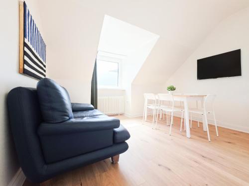 Tolstov Apartments - 3 Room Attic Apartment - Kitchen - 5 min to Messe DUS, Düsseldorf (photo 4)