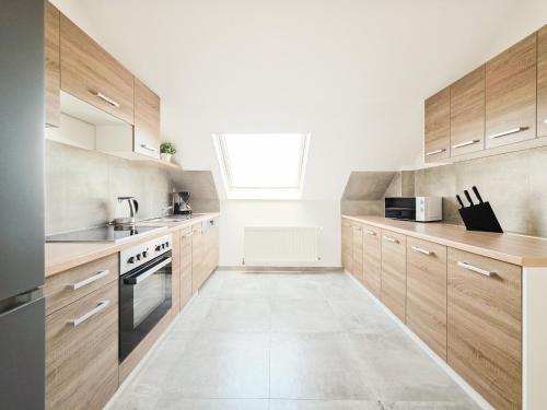 Tolstov Apartments - 3 Room Attic Apartment - Kitchen - 5 min to Messe DUS, Düsseldorf (photo 5)
