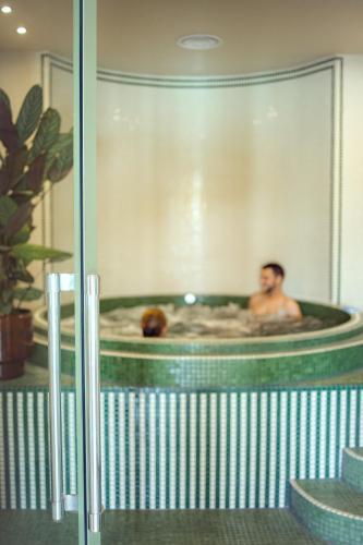 สปา, Le Chateau de la Tour in ชองติยี