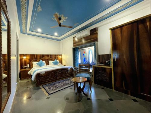 room detail thumbnail 1