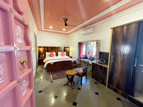 room detail thumbnail 1