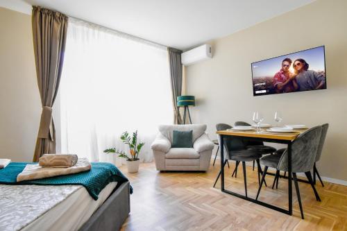 Sunny Sofia Studio with Balcony by Flat Mаnager, Sofia (photo 4)