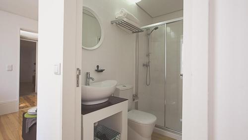 BmyGuest - Almada Garden Apartment - image 4