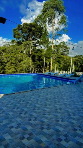 Suite Piscina térmica e Banheira Jacuzzi a 20km de Ctba (Suite Piscina termica e Banheira Jacuzzi a 20km de Ctba) in Campina Grande Do Sul