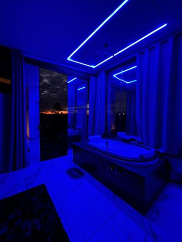 Suite Piscina térmica e Banheira Jacuzzi a 20km de Ctba (Suite Piscina termica e Banheira Jacuzzi a 20km de Ctba) in Campina Grande Do Sul