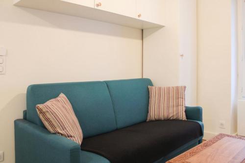bright studio with balcony quiet location - image 6