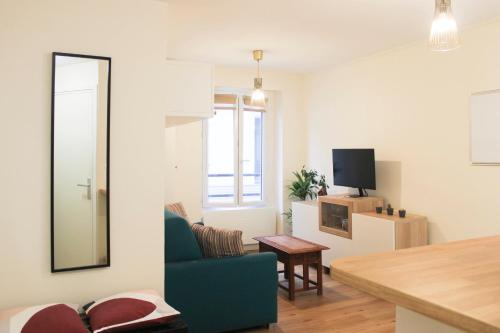 bright studio with balcony quiet location - image 10