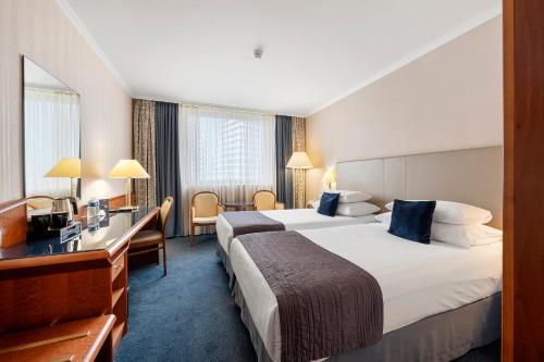 2 twin beds