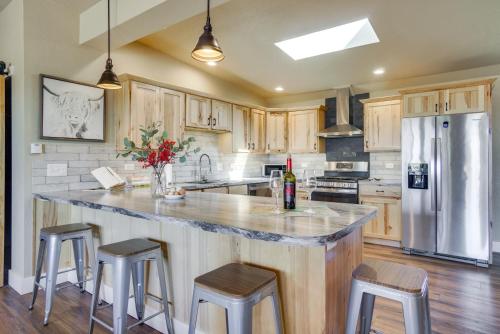 Yak Ranch w/ Mountain Views, Near Wellington! in Wellington (CO)
