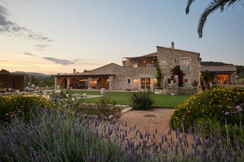 A szálláshely kívülről, Ola Living Playa del Castell in Montras