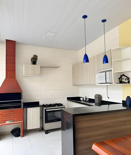ห้องครัว, Casa com piscina 03 quartos até 10 pessoas (Casa com piscina 03 quartos ate 10 pessoas) near สนามบินนานาชาติริโอบรังโค
