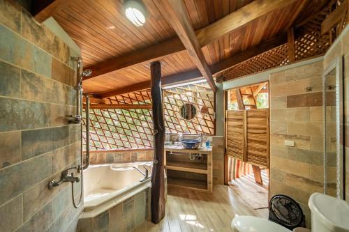 Samara Tarantela, Treehouse in Playa Samara