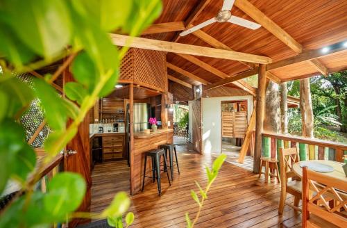 Samara Tarantela, Treehouse in Playa Samara