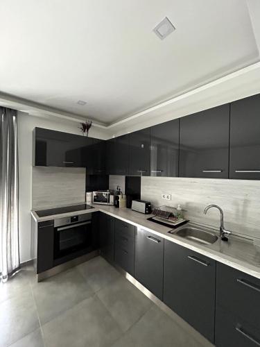 ห้องครัว, City Gardens Apartman in อุยเกร์ต