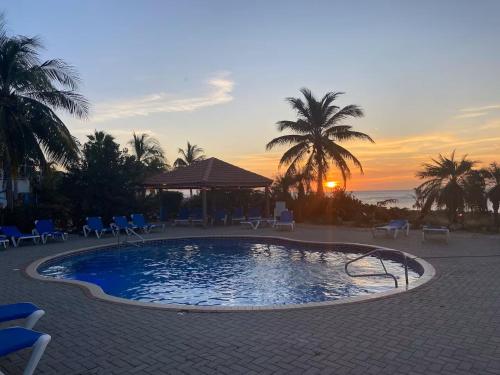 Kolam renang, Little Slice of Paradise in Westpunt