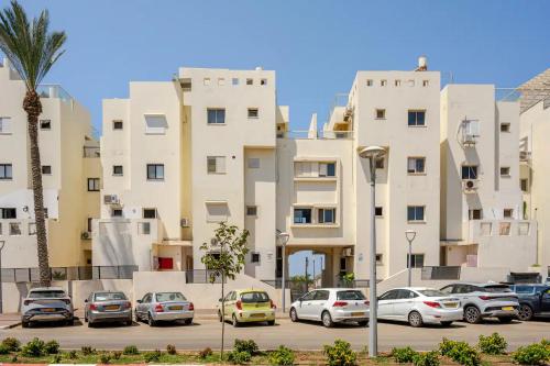 Exterior view, GW930 Gugel Waves Amazing Seaview Apartments in Nahariya
