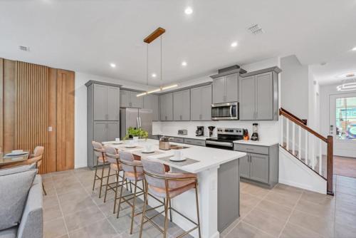 Stunning Home with first Class Amenities, Orlando Villa 6242 near Disney's Blizzard Beach Water Park