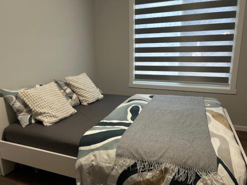 1BR suite, 20 minutes from the airport, with a kitchen