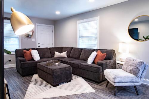 Tucked Away Bungalow Near Airport! in Atlanta, USA