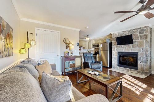 Cades Cove Landing Condo-Little River Loft