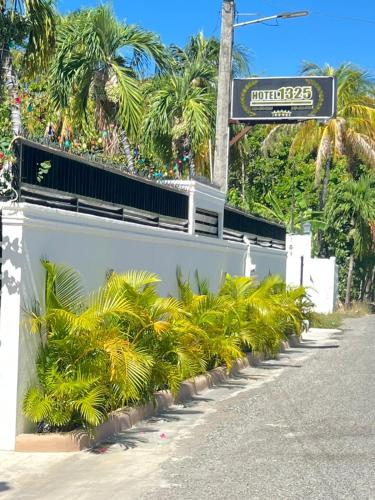 . Hotel1325