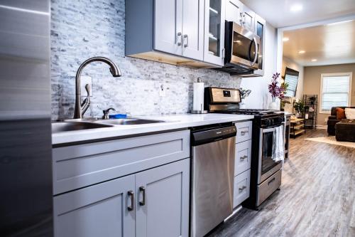 Tucked Away Bungalow Near Airport! in Sandtown-Southeastern Atlanta