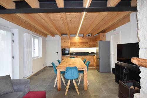 Chalet Emy con giardino privato in Gallio