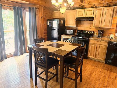 Skinny Dippin-River Front- Free Tickets-Dog Friendly in Pigeon Forge, USA