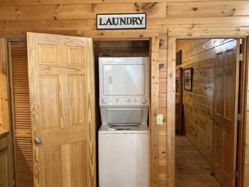Skinny Dippin-River Front- Free Tickets-Dog Friendly in Pigeon Forge, USA
