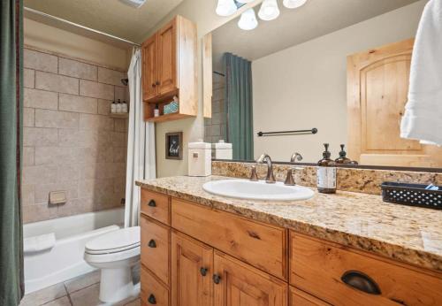 Great Eden Valley Views & Golfing Pool Game Room Sauna - image 3