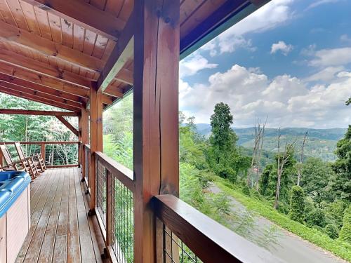 Lasting Impressions, 3 Bedroom, Hot Tub, Fireplace, Pets, WiFi, Sleeps 12 in Gatlinburg, USA