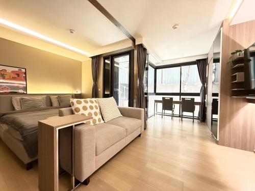 BTS Thong Lor Downtown Low-rise Large 1 Bedroom, Bangkok