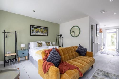 Modern Central Studio With Parking — other in The Annexe, 232 Coldhams Ln, Cambridge CB1, Cambridge United Kingdom, CB1 3HN
