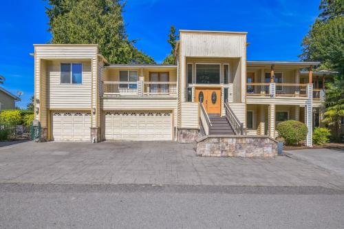 6 bedrooms, Walking distance to airport, SeaTac