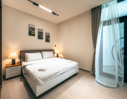 Modern Place - Binghatti Azure 1244 - image 8
