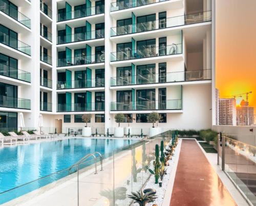 Modern Place - Binghatti Azure 1244 - image 12