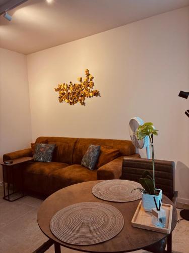 Christina's 1 bed - Second floor WITH BALCONY, Остенде