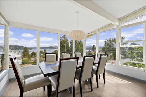 3BR The Lucille Lake Washington View Retreat in Bryn Mawr-Skyway