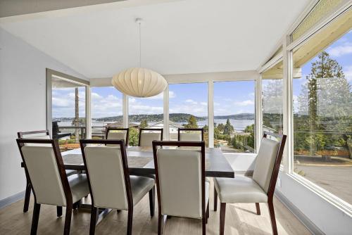 3BR The Lucille Lake Washington View Retreat in Bryn Mawr-Skyway