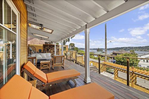 3BR The Lucille Lake Washington View Retreat in Bryn Mawr-Skyway